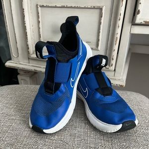 COPY - Excellent used condition size 13.5 child’s Nikes.